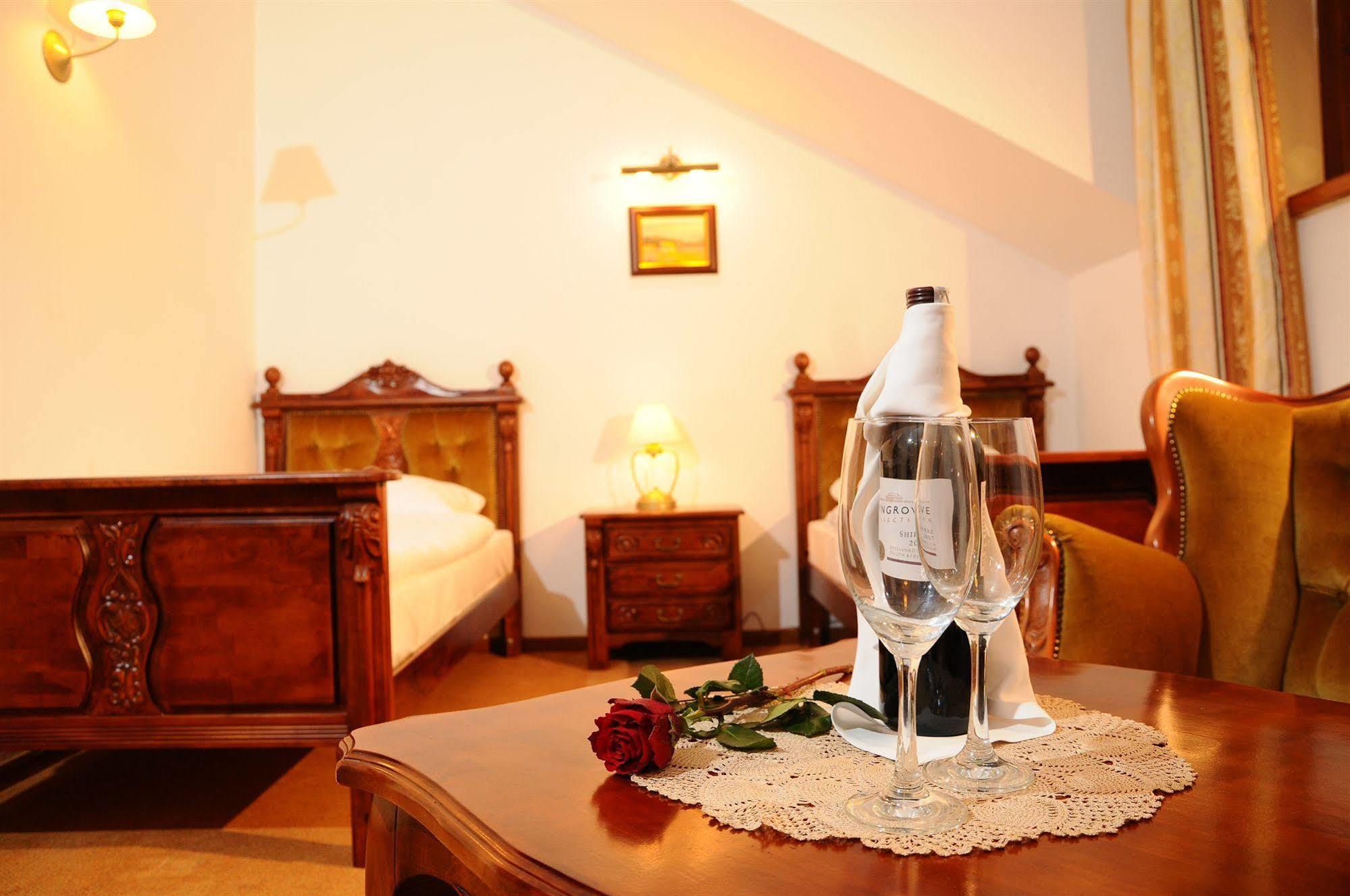 Folwark Stara Winiarnia Hotel Mszana Dolna Exterior photo